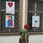 Meeting Brno v Huse na provázku ozdobily obrazy klientů Charity